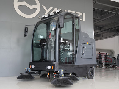 駕駛式掃地機 駕駛式掃地機